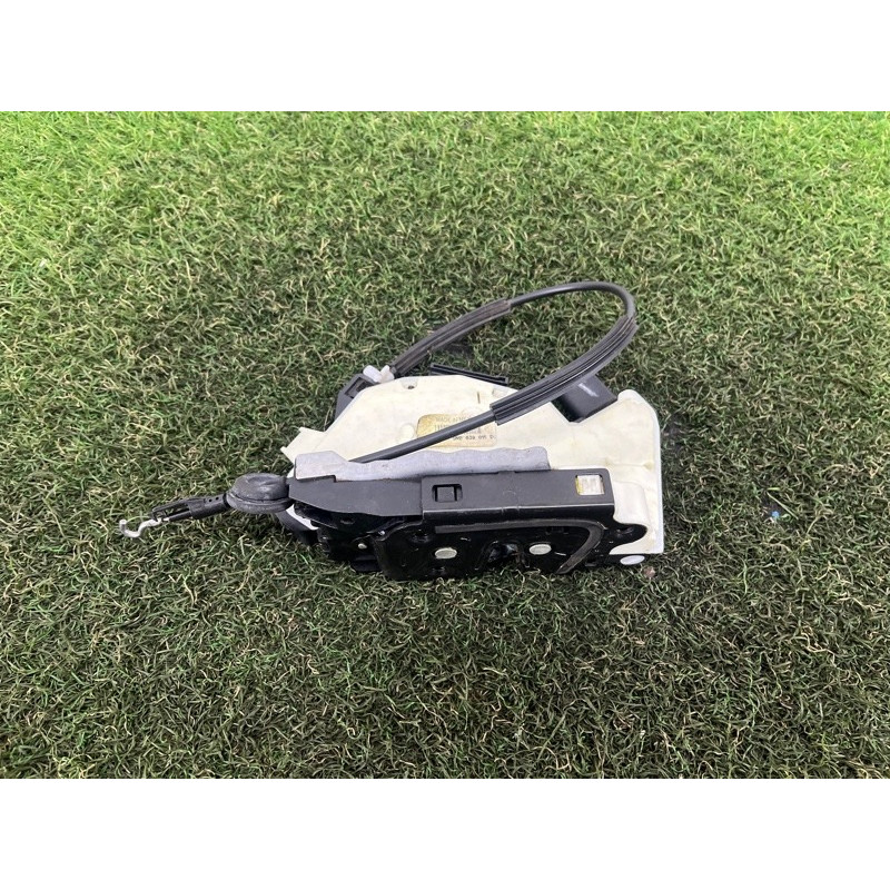 Замок двери (кузов и элементы) Volkswagen Amarok 2H 2012 2.0 5N0839015D