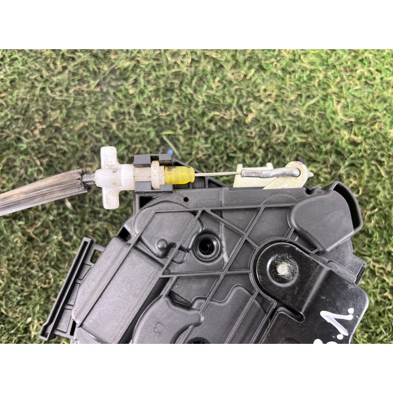 Замок двери (кузов и элементы) Volkswagen Amarok 2H 2012 2.0 5N0839015D