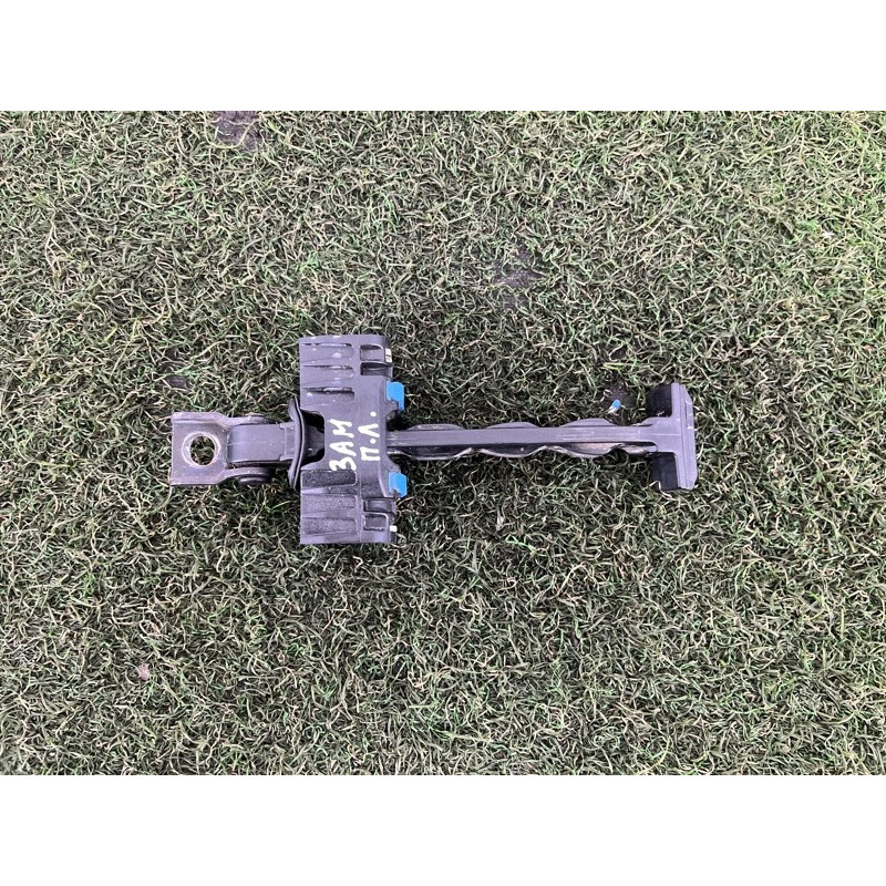 Ограничитель двери (кузов и элементы) Volkswagen Amarok 2H 2012 2.0 2H0837249