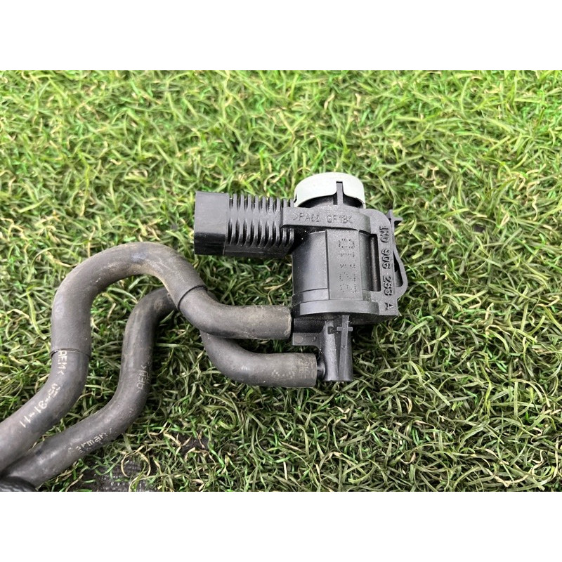 Вакуумний клапан (двигун та елементи) Volkswagen Touareg II NF 2013 3.0 7P0133798H