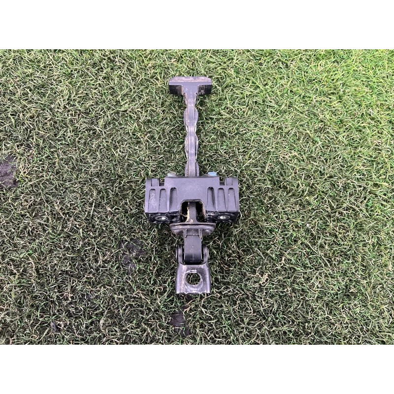 Ограничитель двери (кузов и элементы) Volkswagen Amarok 2H 2012 2.0 tdi 2H0837249