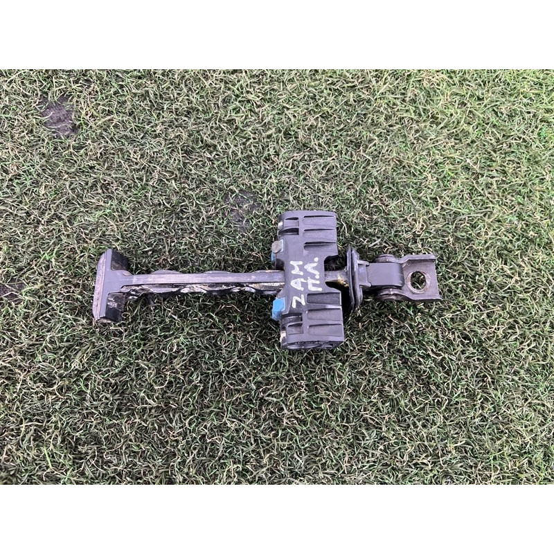 Ограничитель двери (кузов и элементы) Volkswagen Amarok 2H 2012 2.0 tdi 2H0837249