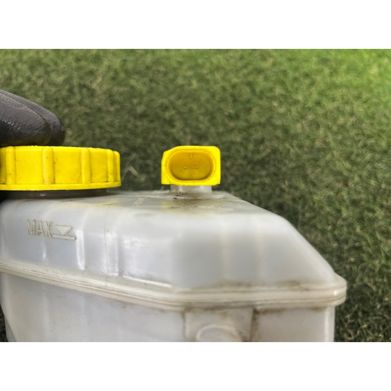 Бачок тормозной жидкости (тормозная система) Volkswagen Amarok 2H 2012 2.0 2H0611303