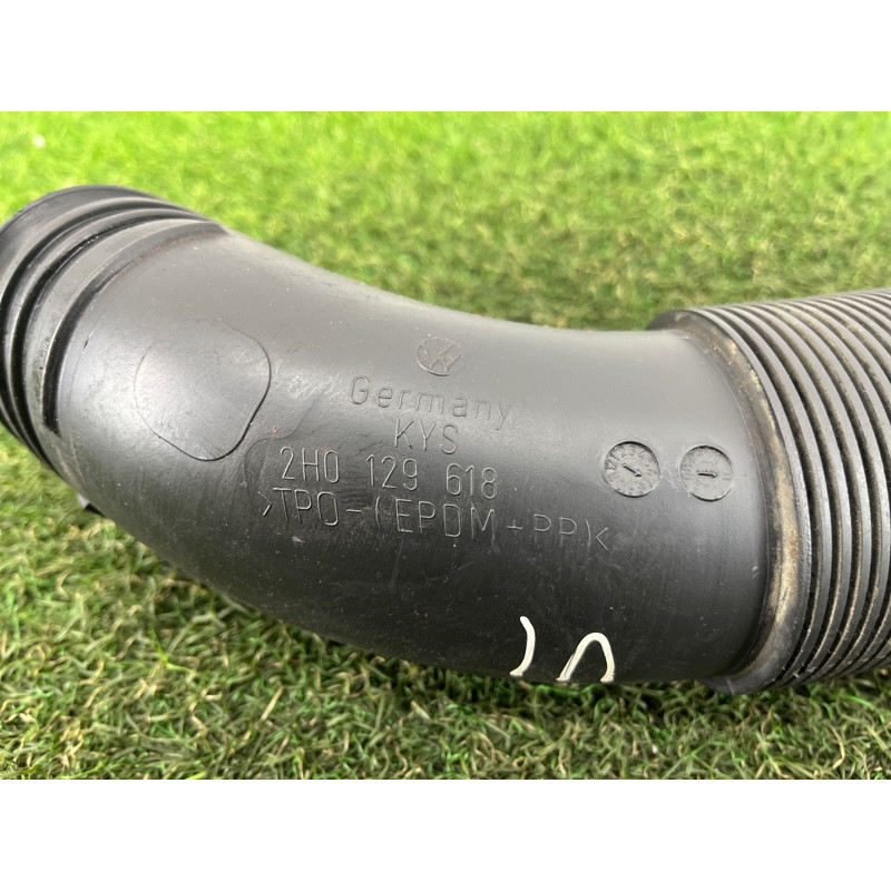 Патрубок воздушного фильтра (впускная система) Volkswagen Amarok 2H 2012 2.0 2H0129618