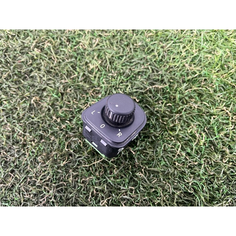 Кнопка регулировки зеркала (электрика / кнопки) Volkswagen Amarok 2H 2012 2.0 2H0959565REH