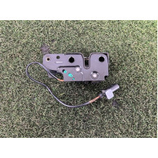 Замок капота