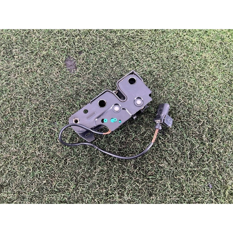 Замок капота (кузов и элементы) Volkswagen Amarok 2H 2012 2.0 1Z0823509E