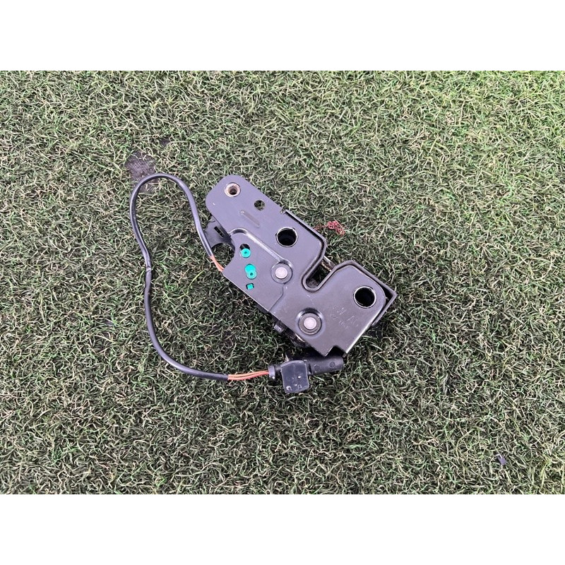 Замок капота (кузов и элементы) Volkswagen Amarok 2H 2012 2.0 1Z0823509E