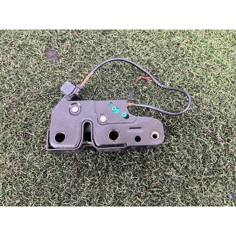 Замок капота (кузов и элементы) Volkswagen Amarok 2H 2012 2.0 1Z0823509E