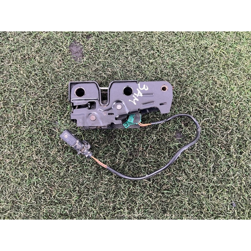 Замок капота (кузов и элементы) Volkswagen Amarok 2H 2012 2.0 1Z0823509E