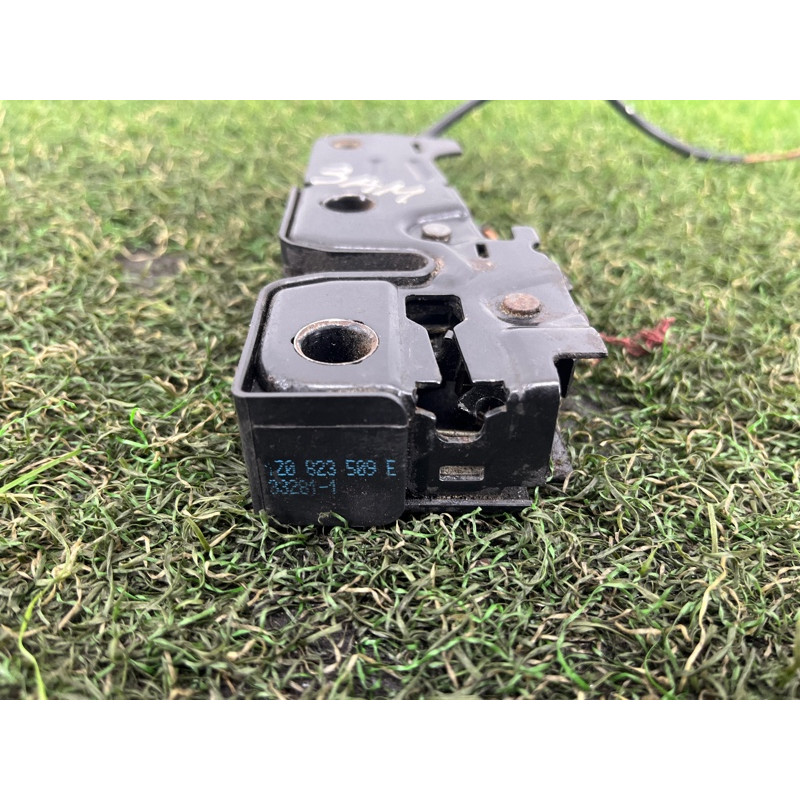 Замок капота (кузов и элементы) Volkswagen Amarok 2H 2012 2.0 1Z0823509E