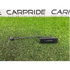 Кнопка открывания крышки багажника