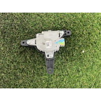 Привід заслонки обігрівача