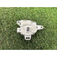 Привід заслонки обігрівача