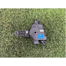 Привод заслонки отопителя