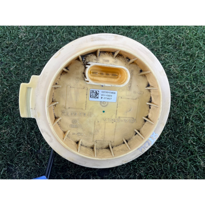 Датчик уровня топлива (электрика / датчики) Volkswagen Touareg II NF 2013 3.0 7P0919673