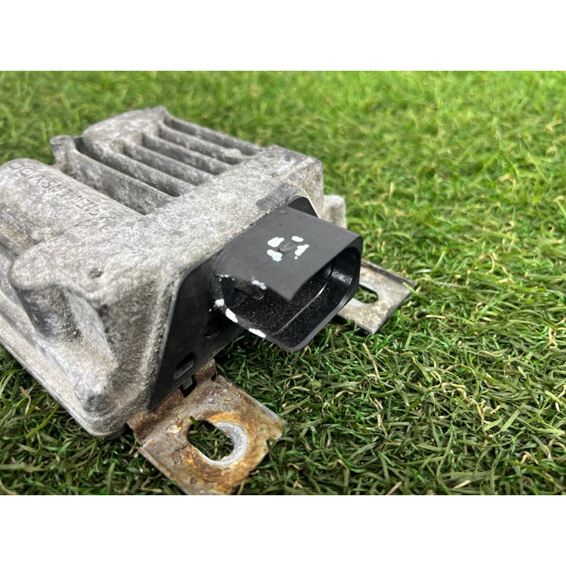 Блок управления топливным насосом (электрика / блок управления) Volkswagen Touareg II NF 2013 3.0 7P0906093B