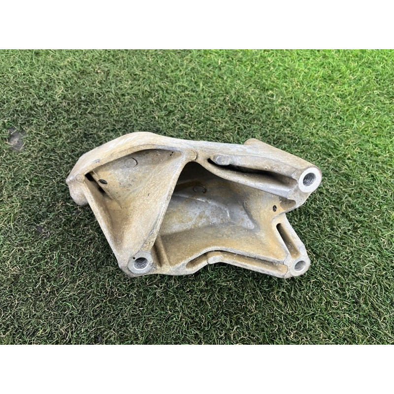 Кронштейн подушки двигателя (кронштейны двигателя) Volkswagen Amarok 2H 2012 2.0 03L199307