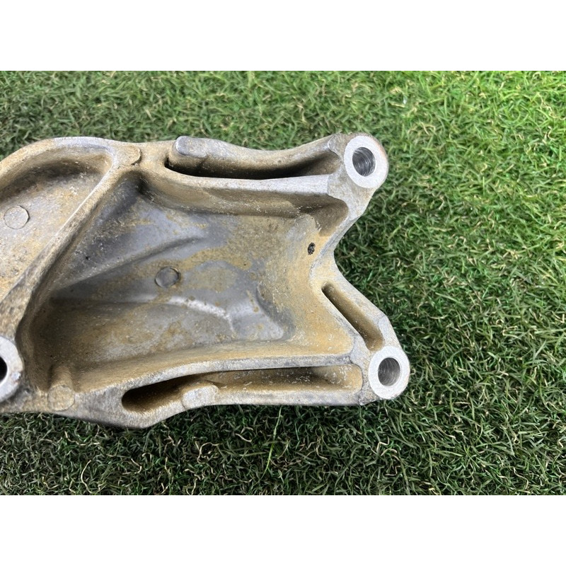 Кронштейн подушки двигателя (кронштейны двигателя) Volkswagen Amarok 2H 2012 2.0 03L199307