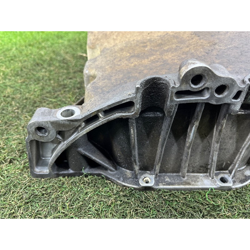 Поддон двигателя (двигатель и элементы) Volkswagen Amarok 2H 2012 2.0 03L103603M