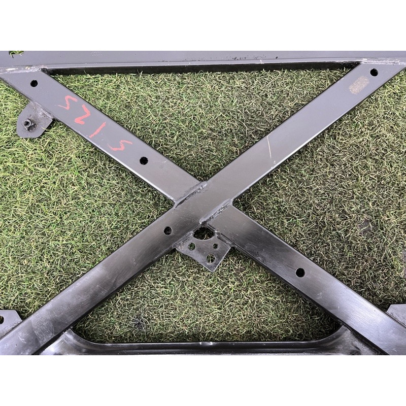 Распорка переднего подрамника (подвеска) AUDI Q5 8R 2012 3.2 CALB 8T1399345J