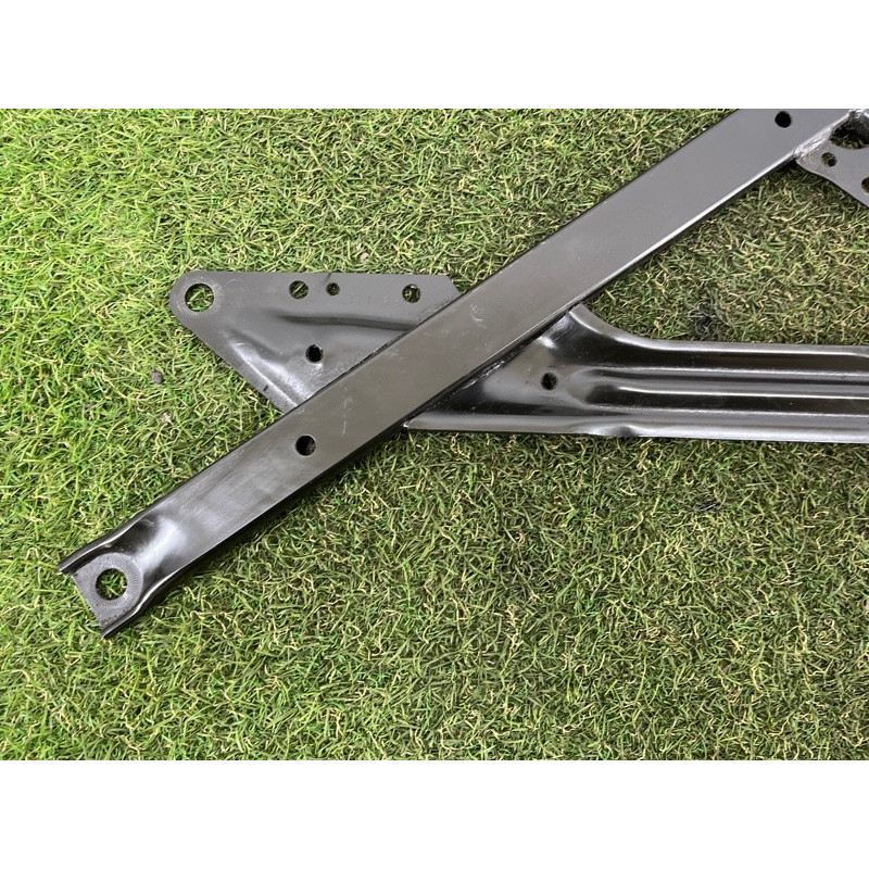 Распорка переднего подрамника (подвеска) AUDI Q5 8R 2012 3.2 CALB 8T1399345J