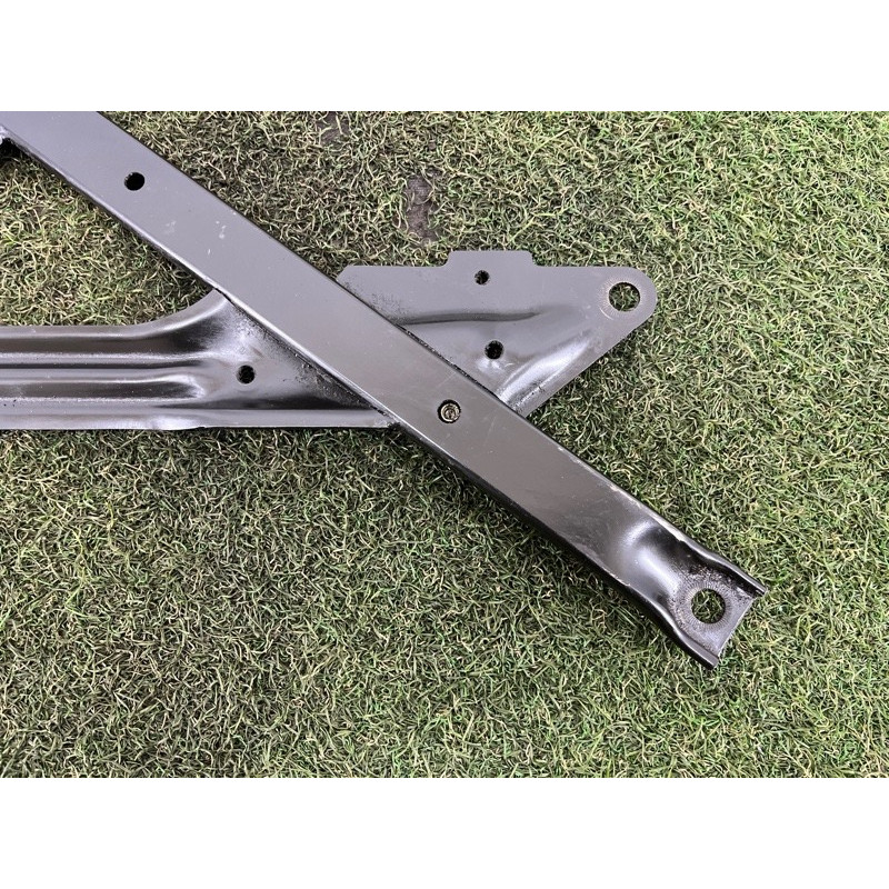 Распорка переднего подрамника (подвеска) AUDI Q5 8R 2012 3.2 CALB 8T1399345J