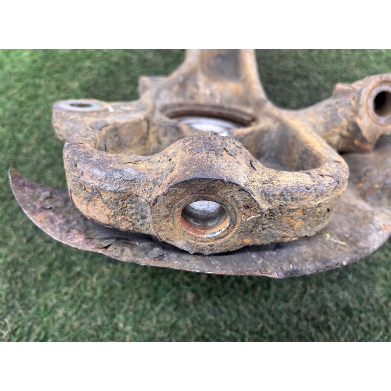 Поворотный кулак (подвеска) Volkswagen Amarok 2H 2012 2.0 2H0407258D