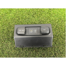 Гнездо USB/AUX