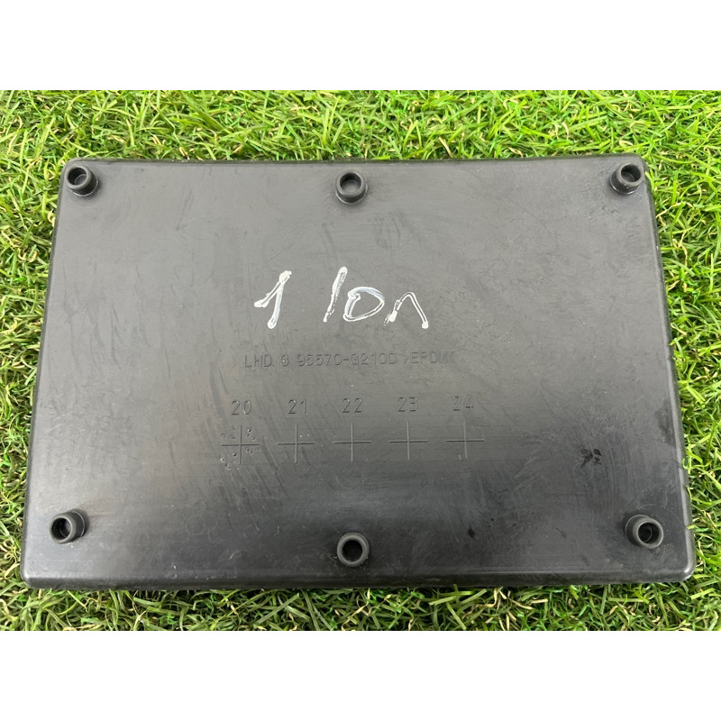 Коврик центральной консоли (салон) Hyundai Ioniq AE 2021 1.6 Hybrid 95570G2100