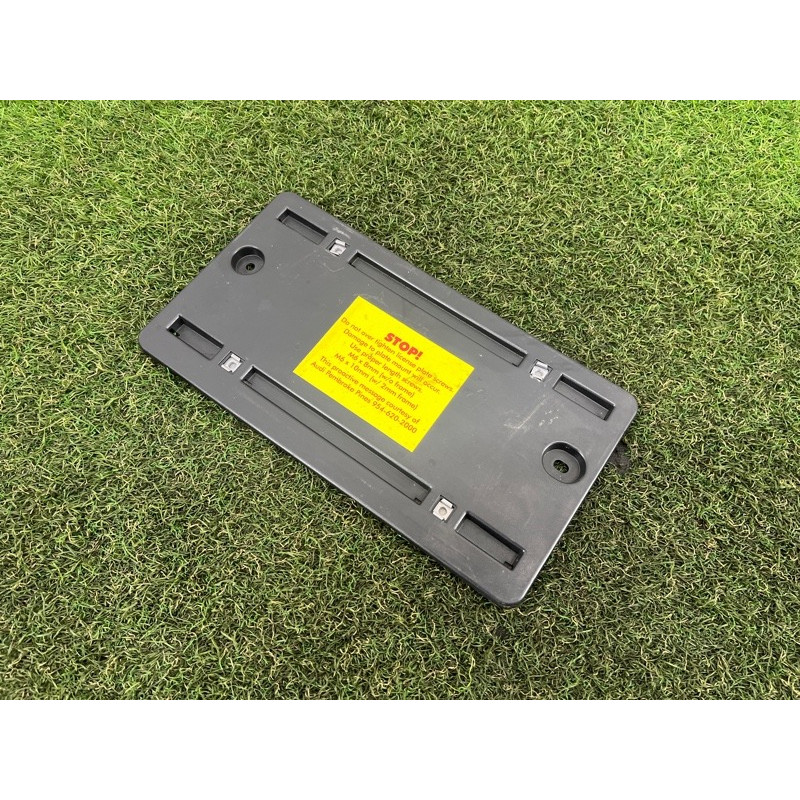 Площадка номерного знака (кузов и элементы) AUDI A3 8V 2018 2.0 CZRA 8V5827113B9B9