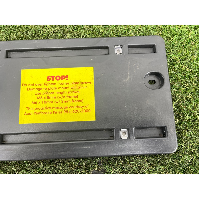 Площадка номерного знака (кузов и элементы) AUDI A3 8V 2018 2.0 CZRA 8V5827113B9B9