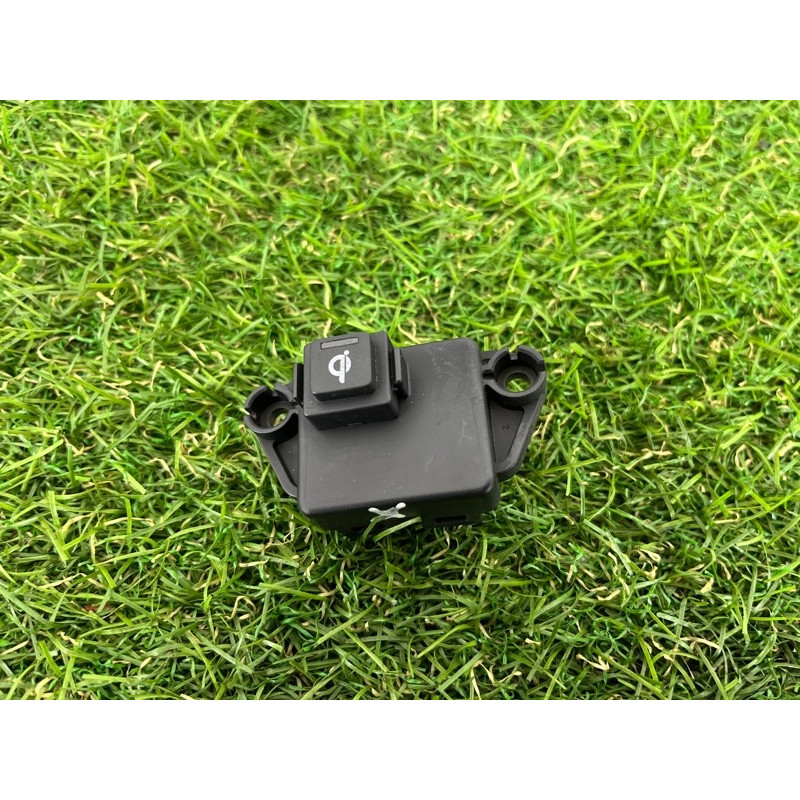 Кнопка включения беспроводной зарядки (электрика / кнопки) Hyundai Ioniq AE 2021 1.6 Hybrid 95580D9000