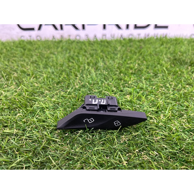 Кнопка блокування центрального замка (електрика / кнопки) BMW 5-series G30 2017 2.0 B46B20 61319860546