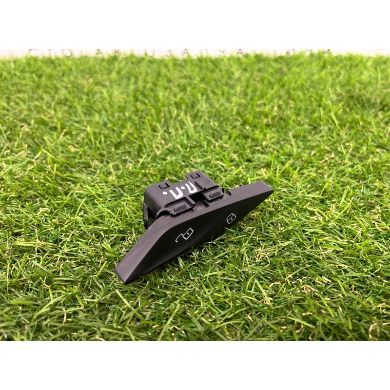 Кнопка блокування центрального замка (електрика / кнопки) BMW 5-series G30 2017 2.0 B46B20 61319860546