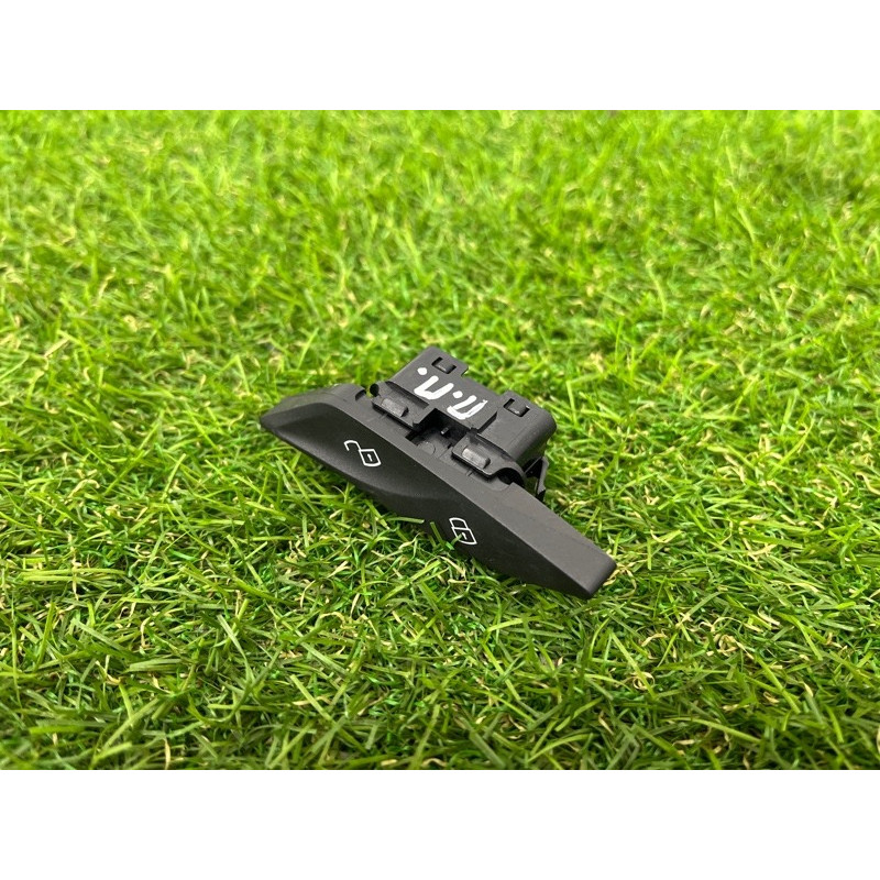 Кнопка блокування центрального замка (електрика / кнопки) BMW 5-series G30 2017 2.0 B46B20 61319860546