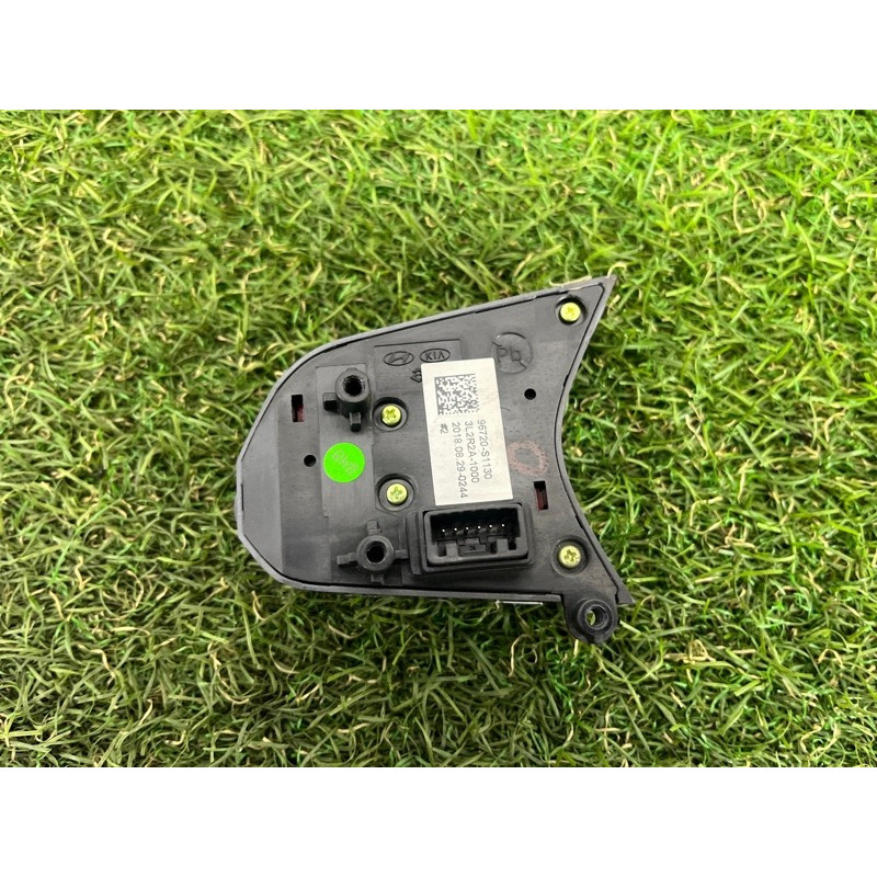 Кнопки руля (электрика / кнопки) Hyundai Santa Fe TM 2019 2.4GDI 96720S1130