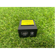 Гнездо USB/AUX