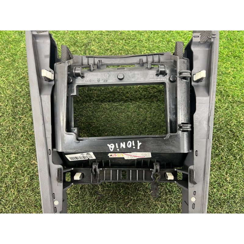 Накладка центральной консоли (салон) Hyundai Ioniq AE 2021 1.6 Hybrid 84616G2000T9Y