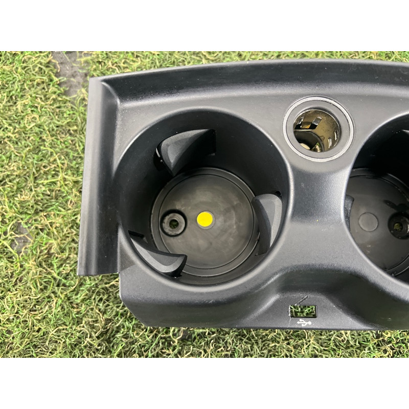 Підстаканник (салон) BMW 5-series G30 2017 2.0 B46B20 51166833813