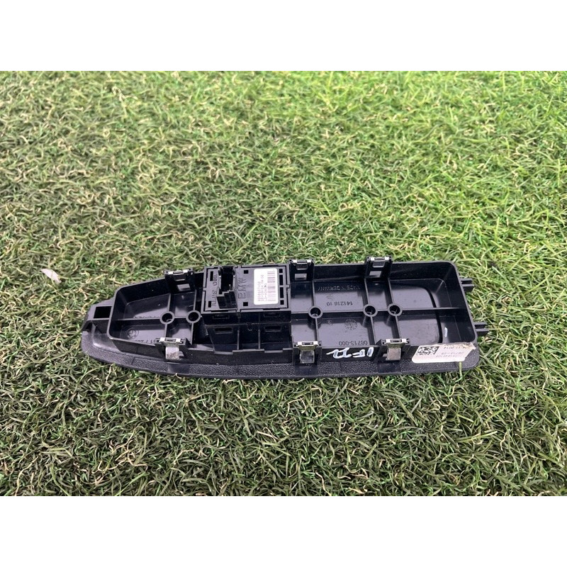 Кнопка стеклоподъемника (электрика / кнопки) BMW 2-series F22 2015 2.0 61319208107