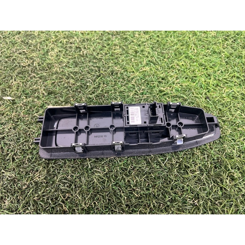 Кнопка стеклоподъемника (электрика / кнопки) BMW 2-series F22 2015 2.0 61319208107