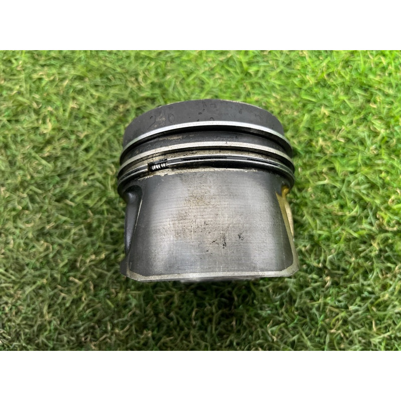 Поршень (двигатель и элементы) Volkswagen Amarok 2H 2012 2.0 tdi 03L107065N001