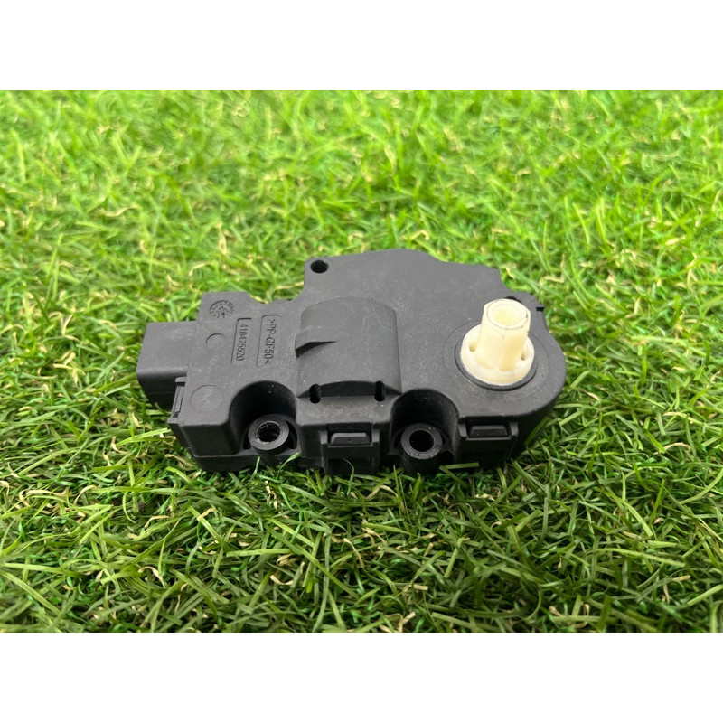Привод заслонки отопителя (отопление и кондиционирование) Volkswagen Touareg NF 2012 3.0 7P0907511