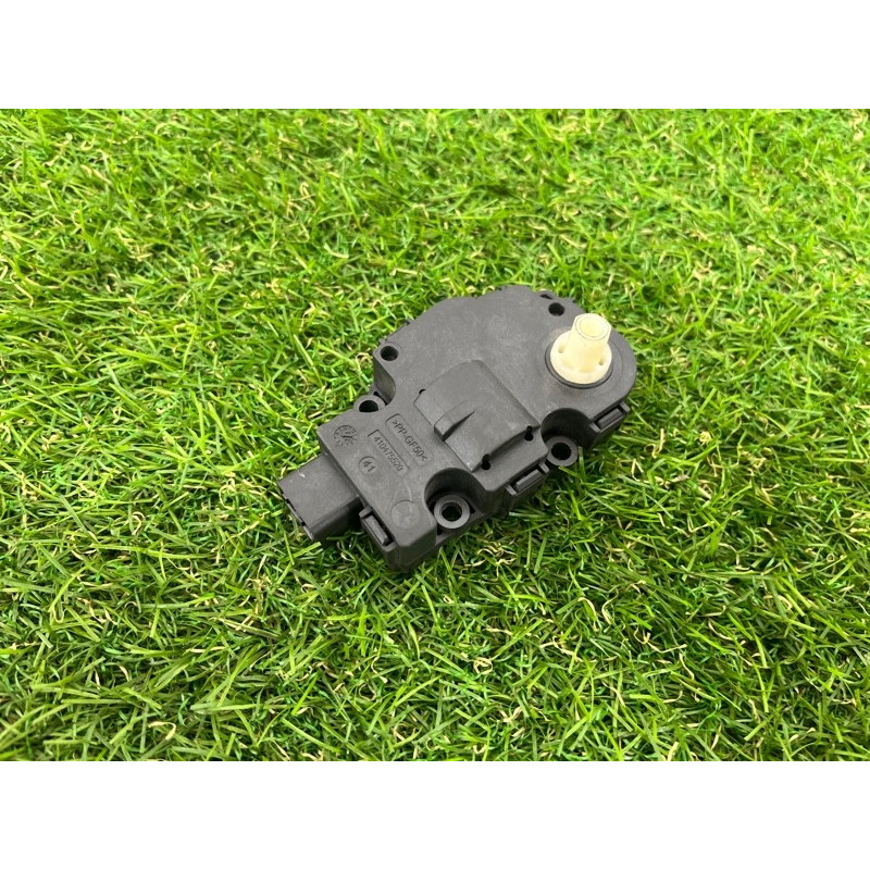Привод заслонки отопителя (отопление и кондиционирование) Volkswagen Touareg NF 2012 3.0 7P0907511