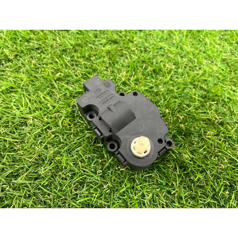 Привод заслонки отопителя (отопление и кондиционирование) Volkswagen Touareg NF 2012 3.0 7P0907511