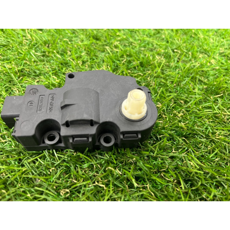 Привод заслонки отопителя (отопление и кондиционирование) Volkswagen Touareg NF 2012 3.0 7P0907511