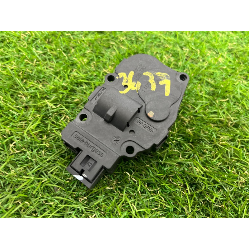 Привод заслонки отопителя (отопление и кондиционирование) Volkswagen Touareg NF 2012 3.0 7P0907511