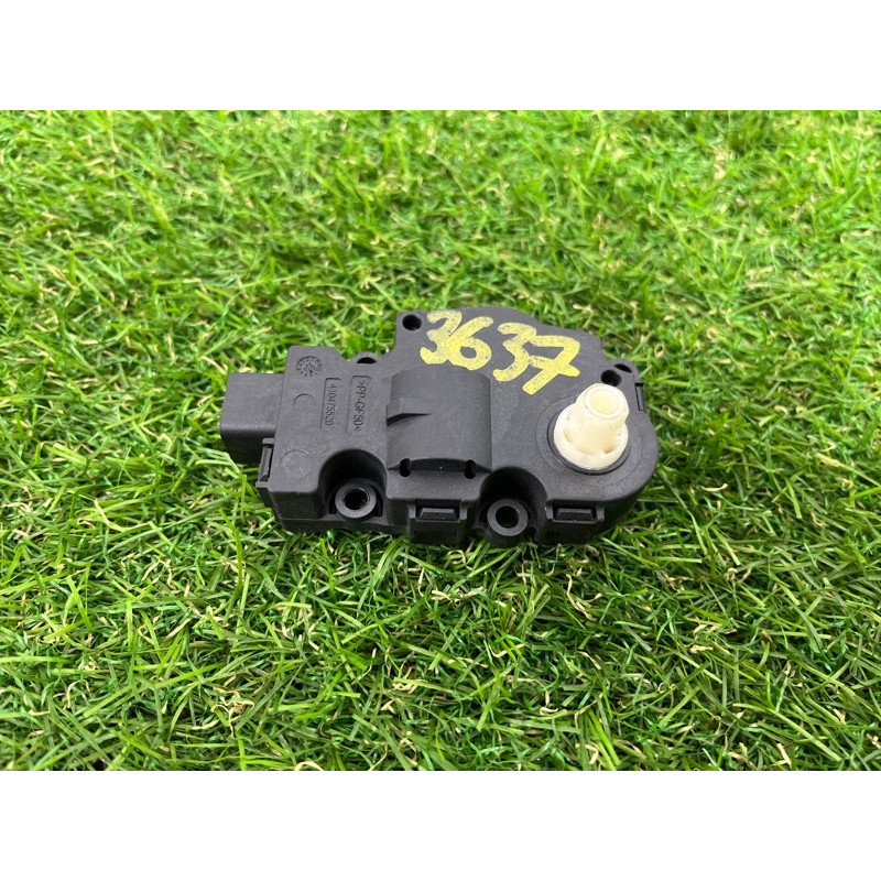 Привод заслонки отопителя (отопление и кондиционирование) Volkswagen Touareg NF 2012 3.0 7P0907511