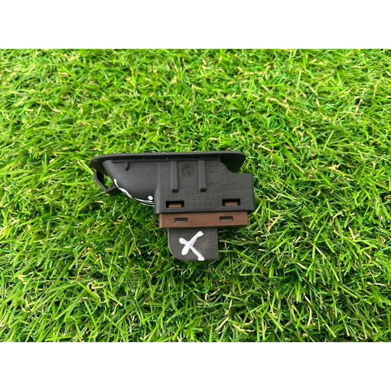 Кнопка открывания крышки багажника (электрика / кнопки) AUDI Q5 8R 2012 3.2 CALB 8K0959831AV10